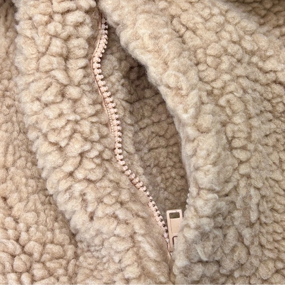 NWOT Women’s Fabletics Nude color full zip Sherpa Jacket size XS - Picture 5 of 7